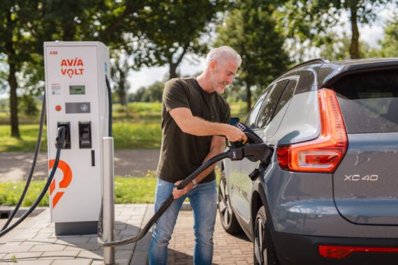 auto op te laden